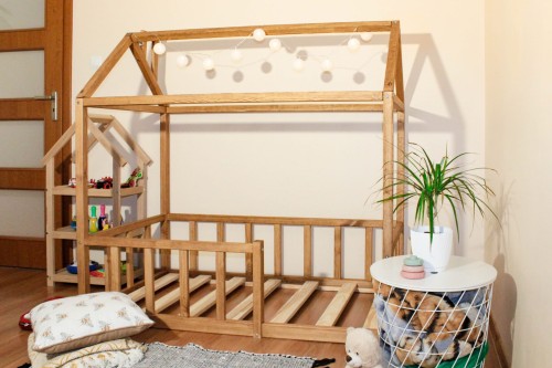 skandynawskie Łóżko dziecięce domek podłogowe z barierką zabezpieczającą z zabezpieczeniem przed wypadnięciem pojedyńcze Montessori z drewna solidnego litego dla dzieci solid wood toddler floor house bed montessori