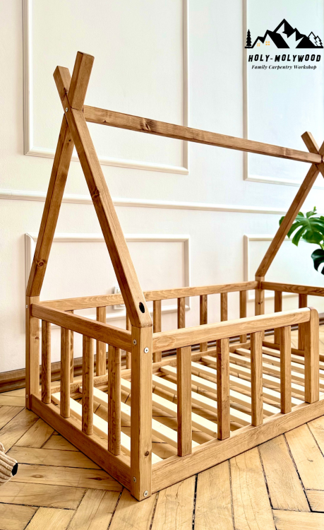 łóżko wigwam tipi dziecięce łóżko domek dla dziecka  Montessori  łóżko podłogowe dla dziecka  drewniane w stylu Montessori  łóżko dziecięce wigwam  łóżko dla malucha Montessori  łóżko skandynawskie dziecięce  bezpieczne łóżko dla dziecka z barierką