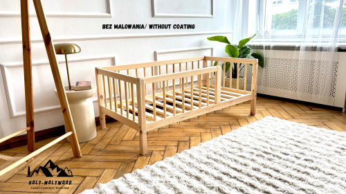 skandynawskie Łóżko dziecięce tipi domek z nóżkami podłogowe z barierką zabezpieczającą z zabezpieczeniem przed wypadnięciem pojedyńcze Montessori teepee house z drewna solidnego litego dla dzieci solid wood toddler floor bed montessori with legs