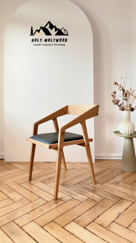 ręcznie wykonane krzesło dębowe, meble z litego drewna, krzesło z naturalnej skóry, rodzinny warsztat stolarski, solidne krzesło do jadalni, nowoczesny design