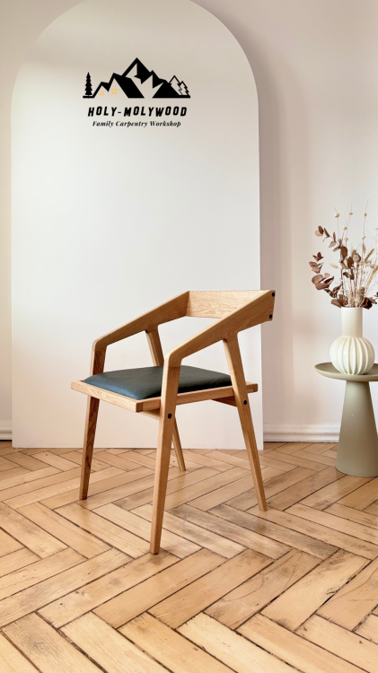 ręcznie wykonane krzesło dębowe, meble z litego drewna, krzesło z naturalnej skóry, rodzinny warsztat stolarski, solidne krzesło do jadalni, nowoczesny design