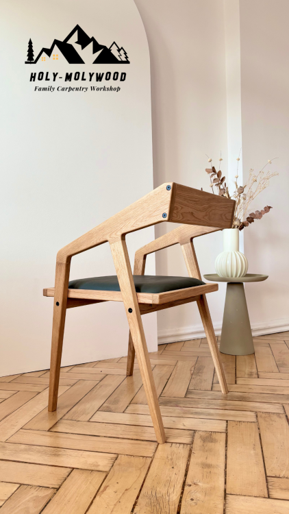 krzesło dębowe, krzesło z litego drewna, siedzisko skórzane, nowoczesne krzesło designerskie, ręczna produkcja, masywne krzesło drewniane