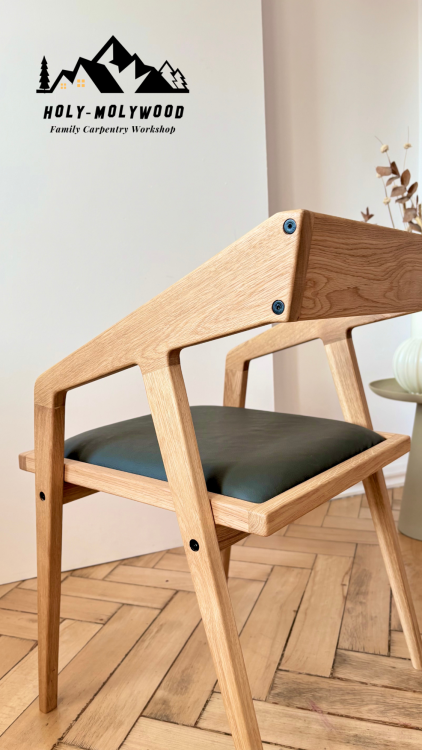 krzesło dębowe, krzesło z litego drewna, siedzisko skórzane, nowoczesne krzesło designerskie, ręczna produkcja, masywne krzesło drewniane