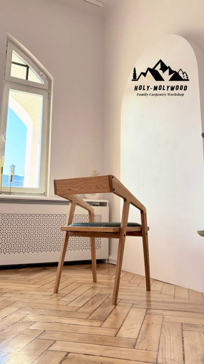krzesło dębowe, krzesło z litego drewna, siedzisko skórzane, nowoczesne krzesło designerskie, ręczna produkcja, masywne krzesło drewniane