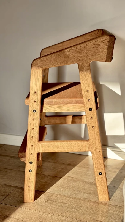 krzesło rosnące dla dziecka, krzesło montessori, krzesełko dziecięce, krzesło regulowane, drewniane krzesło dziecięce, krzesło dębowe, krzesło z litego dębu, pomocnik kuchenny, meble dziecięce, krzesło do biurka dla dziecka, krzesło do stołu dla dziecka