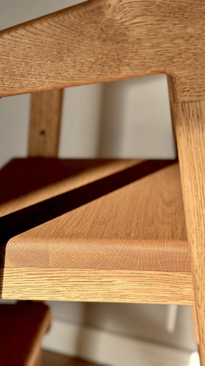 krzesło rosnące dla dziecka, krzesło montessori, krzesełko dziecięce, krzesło regulowane, drewniane krzesło dziecięce, krzesło dębowe, krzesło z litego dębu, pomocnik kuchenny, meble dziecięce, krzesło do biurka dla dziecka, krzesło do stołu dla dziecka