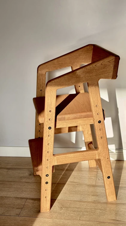 krzesło rosnące dla dziecka, krzesło montessori, krzesełko dziecięce, krzesło regulowane, drewniane krzesło dziecięce, krzesło dębowe, krzesło z litego dębu, pomocnik kuchenny, meble dziecięce, krzesło do biurka dla dziecka, krzesło do stołu dla dziecka