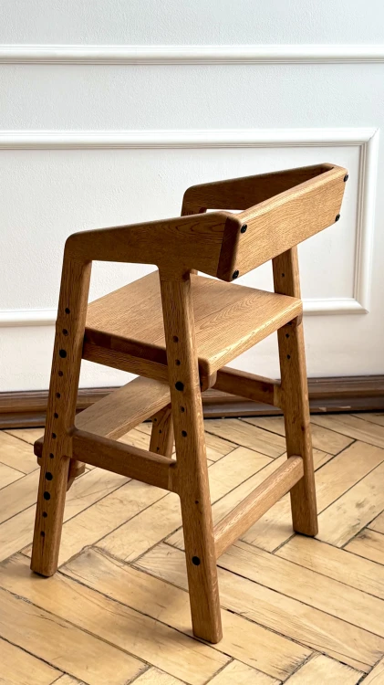 krzesło rosnące dla dziecka, krzesło montessori, krzesełko dziecięce, krzesło regulowane, drewniane krzesło dziecięce, krzesło dębowe, krzesło z litego dębu, pomocnik kuchenny, meble dziecięce, krzesło do biurka dla dziecka, krzesło do stołu dla dziecka
