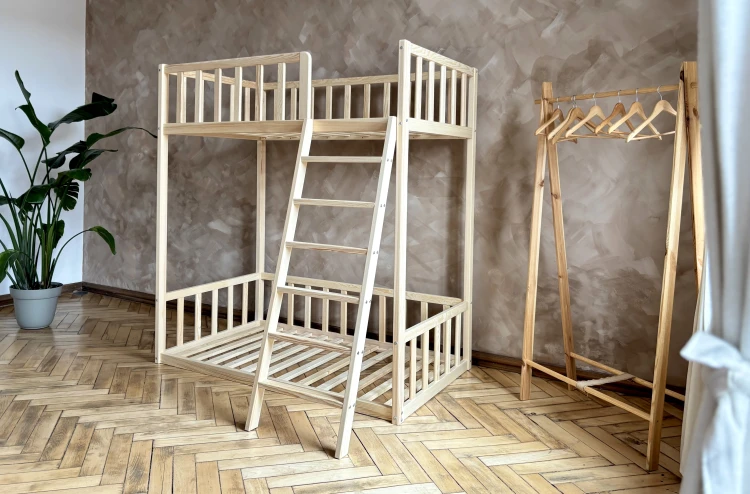 łóżko antresola dla dzieci, łóżko antresola drewniane, łóżko dziecięce z drabinką, łóżko dziecięce antresola, łóżko z litego drewna sosnowego, łóżko sosnowe dla dzieci, łóżko dziecięce 5+, meble dziecięce drewniane, łóżko ręcznie robione